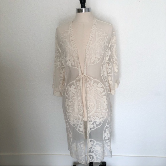 Windsor Ivory Lacey Embroidered Robe - Picture 6 of 12
